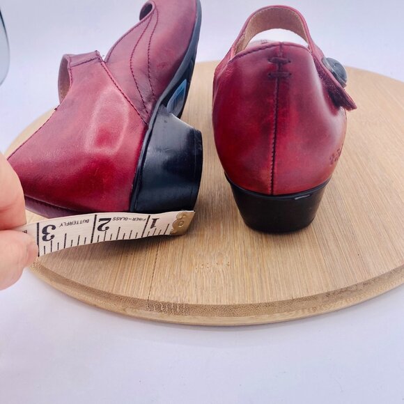 Taos Shoes Womens 8 Red Leather Mary Jane Comfort Flats Button - Picture 10 of 13